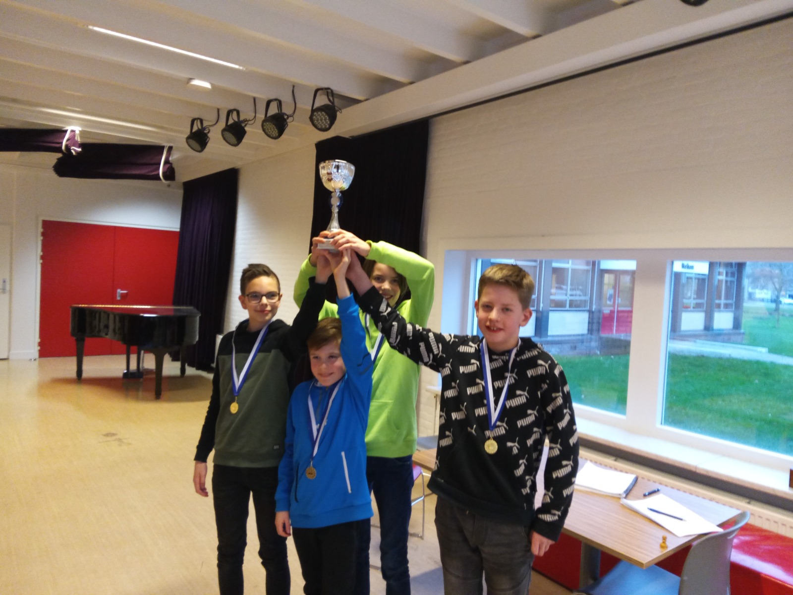 Basisschool De Heidevlinder wint schoolschaaktoernooi tijdens Open Week Wolfsbos